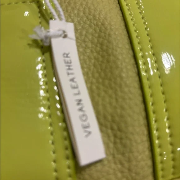 NWT
URBAN OUTFITTERS LIZZIE PISTACHIO GREEN MINI BARREL DUFFLE CROSSBODY BAG - Picture 8 of 12